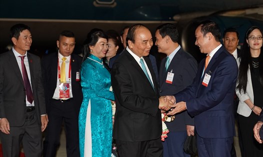 Thủ tướng Nguyễn Xuân Phúc và Phu nhân đến Bangkok, bắt đầu chuyến tham dự Hội nghị Cấp cao ASEAN 35. Ảnh: VGP.