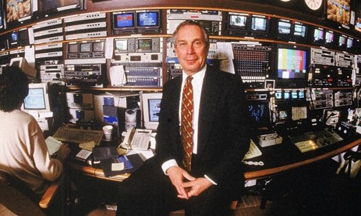 Tỉ phú Michael Bloomberg (trái) định tranh cử Tổng thống Mỹ 2020 với ông Donald Trump. Ảnh: CNBC