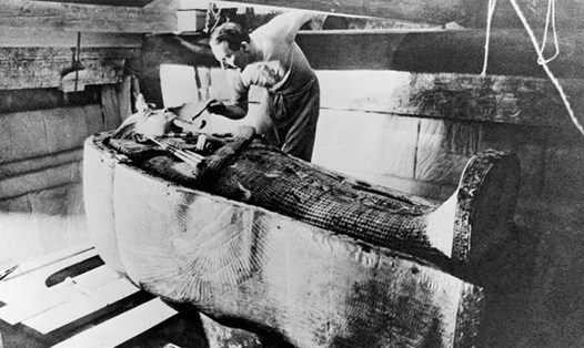 Nhà khảo cổ Howard Carter phát hiện ra lăng mộ gần như còn nguyên vẹn của Tutankhamun vào năm 1922, đó là ngôi mộ KV62 tại Thung lũng các vị Vua. Ảnh: Getty Images