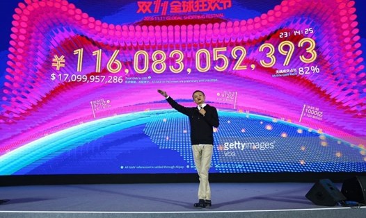 Jack Ma trong đêm gala đón ngày Độc thân 11.11.2016. Ảnh: AFP/Getty Images