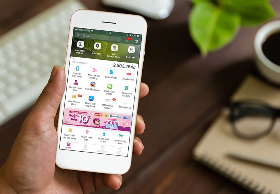 Ví điện tử MoMo lần thứ 2 liên tiếp được vinh danh trong Top 100 công ty Fintech toàn cầu. Ví điện tử MoMo lần thứ 2 liên tiếp được vinh danh trong Top 100 công ty Fintech toàn cầu.