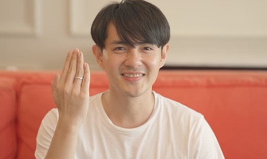 Ông Cao Thắng đeo nhẫn cưới kêu gọi casting cho phim Chiến dịch chống ế.