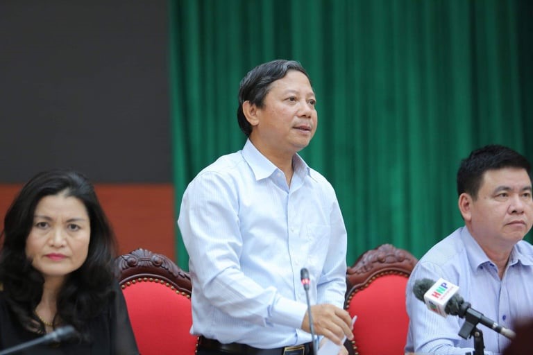 PGS TS Hoàng Đức Hạnh – Phó Giám đốc Sở Y tế Hà Nội thông tin với báo chí. Ảnh: Tô Thế