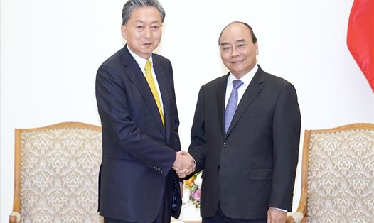 Thủ tướng Nguyễn Xuân Phúc tiếp Viện trưởng Viện Nghiên cứu Đông Á Hatoyama Yukio. Ảnh: VGP.