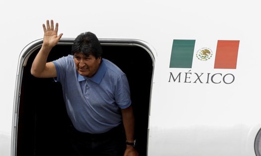 Cựu Tổng thống Evo Morales đến Mexico xin tị nạn. Ảnh: Reuters