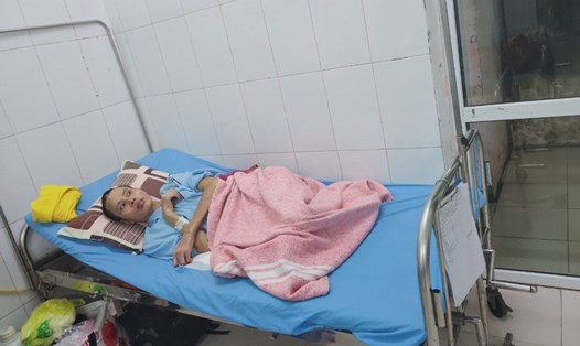 Anh Lê Ngọc Anh đang được điều trị tại Bệnh viện Đa khoa tỉnh Thanh Hóa. Ảnh: GĐCC