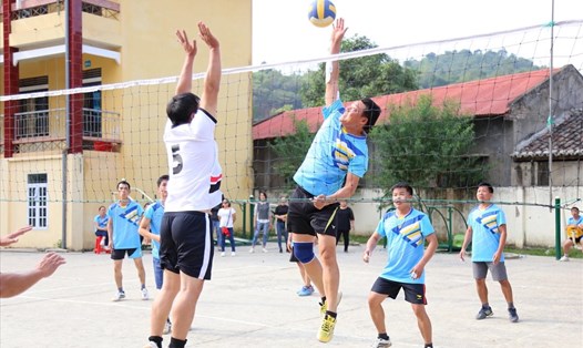 Giải bóng chuyền da do LĐLĐ huyện Bảo Lạc phối hợp tổ chức nhằm đem lại thời gian thư giãn cho các thầy cô giáo vùng cao. Ảnh: Tiến Đạt