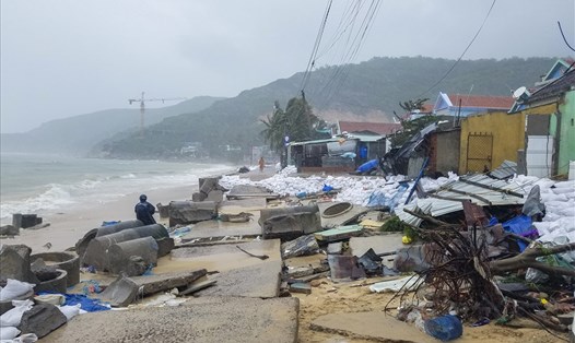 kè biển Nhơn Hải bị hư hỏng sau bão sô 5. Ảnh: N.T