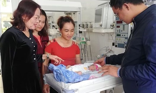 Bé Nguyễn Tiến Phát được cứu sống sau vụ tai nạn. Ảnh: PV