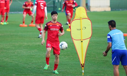 Đội tuyển Việt Nam tỏ ra thoải mái trước trận đấu gặp đối thủ nhiều "duyên nợ" Thái Lan. Ảnh: HOÀI THU
