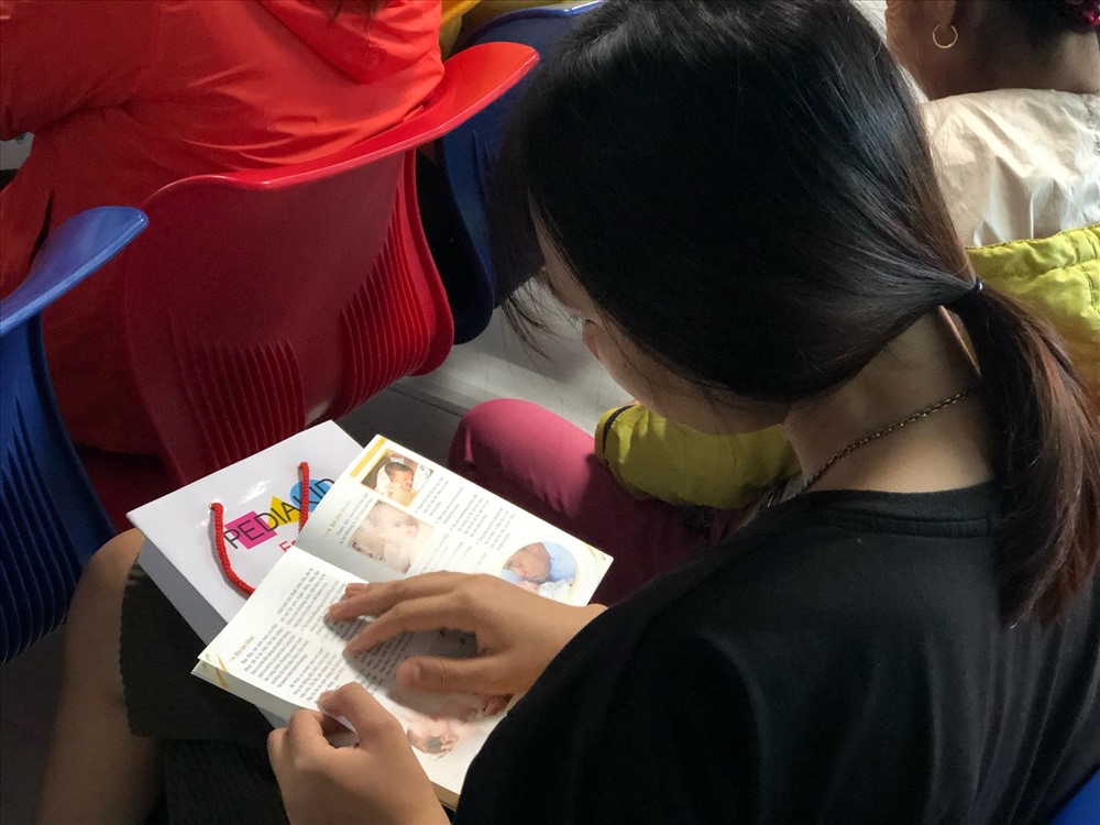 Nhiều bà mẹ sinh non đã chia sẻ câu chuyện chăm sóc trẻ tại lễ kỉ niệm.