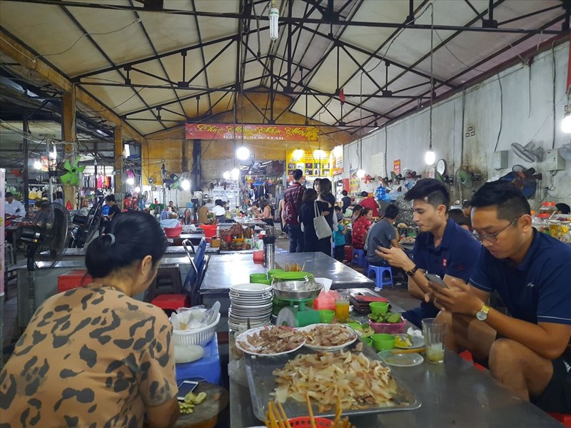 Khám phá thiên đường ẩm thực chợ Cát Bi