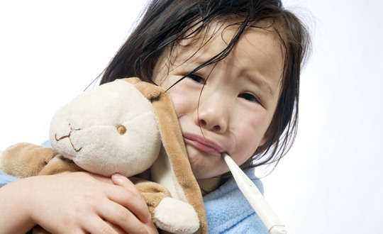 Thời tiết giao mùa là thời điểm trẻ dễ bị mắc bệnh. ảnh: Texas Children's Hospital