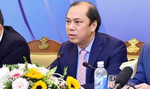 Tổng Thư ký Ủy ban Quốc gia ASEAN 2020, Thứ trưởng Bộ Ngoại giao Nguyễn Quốc Dũng trong cuộc họp báo quốc tế về năm Chủ tịch ASEAN 2020 tại Hà Nội ngày 18.11. Ảnh: NHẬT HẠ
