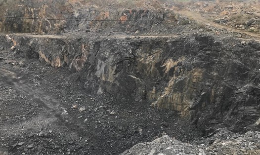 Mỏ đá của Công ty xi măng Tân Phú Xuân. Ảnh PV