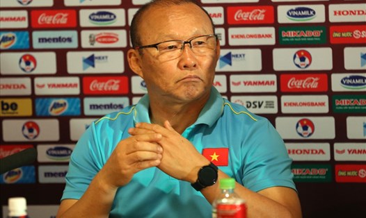 Huấn luyện viên Park Hang-seo trả lời họp báo sau trận đấu. Ảnh: Hoài Thu