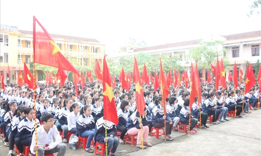 Học sinh trường THPT Trần Phú (Đức Thọ - Hà Tĩnh) trong lễ chào cờ đầu tuần. Ảnh: PV