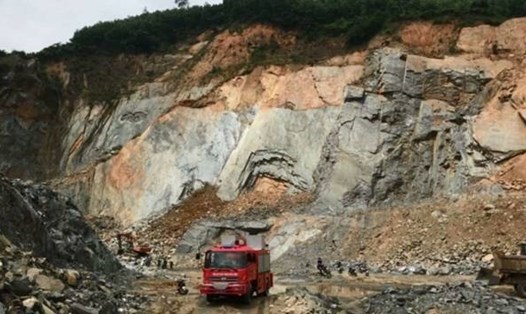 Dù bão số 5 không ảnh hưởng nhiều nhưng sau bão một nam công nhân đi kiểm tra công trình tại mỏ đá ở Vạn Ninh đã bị đá đổ trúng tử vong. Ảnh minh họa