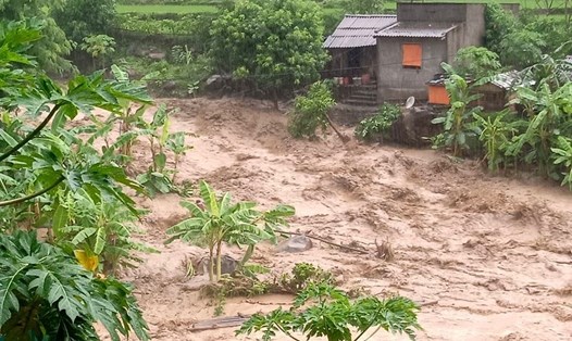 Mưa lũ tại huyện Mường Lát (Thanh Hóa) trong cơn bão số 3 hồi tháng 8 năm nay. Ảnh: Người dân cung cấp.