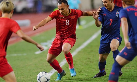 Tiền vệ Trọng Hoàng đã nhận thẻ vàng thứ 2 tại vòng loại World Cup 2022. Ảnh: Sơn Tùng