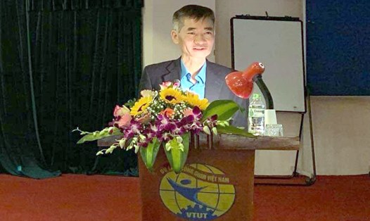 Phó Chủ tịch Trần Văn Thuật phát biểu tại lễ khai giảng sáng 20.11. Ảnh: Nguyễn Huệ