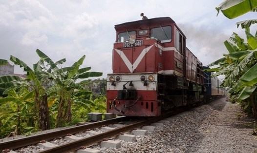Có những ga trên tuyến đường sắt Lào Cai- Hà Nội chỉ có một khách, trong khi chúng ta đang muốn làm dự án đường sắt 100.000 tỉ. Ảnh: Nhân dân