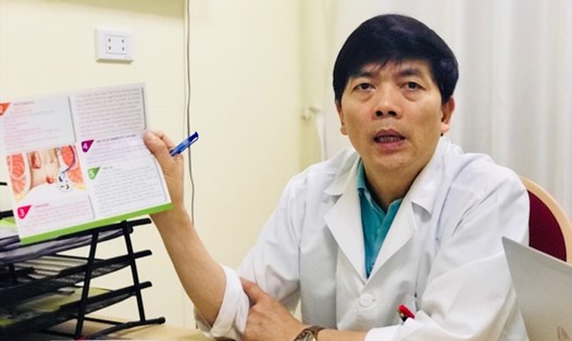 PGS.TS Nguyễn Xuân Hùng chia sẻ về tỷ lệ người mắc bệnh trĩ. Ảnh: T.Linh