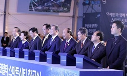Thủ tướng Nguyễn Xuân Phúc dự lễ động thổ dự án trọng điểm quốc gia của Hàn Quốc. Ảnh: VGP