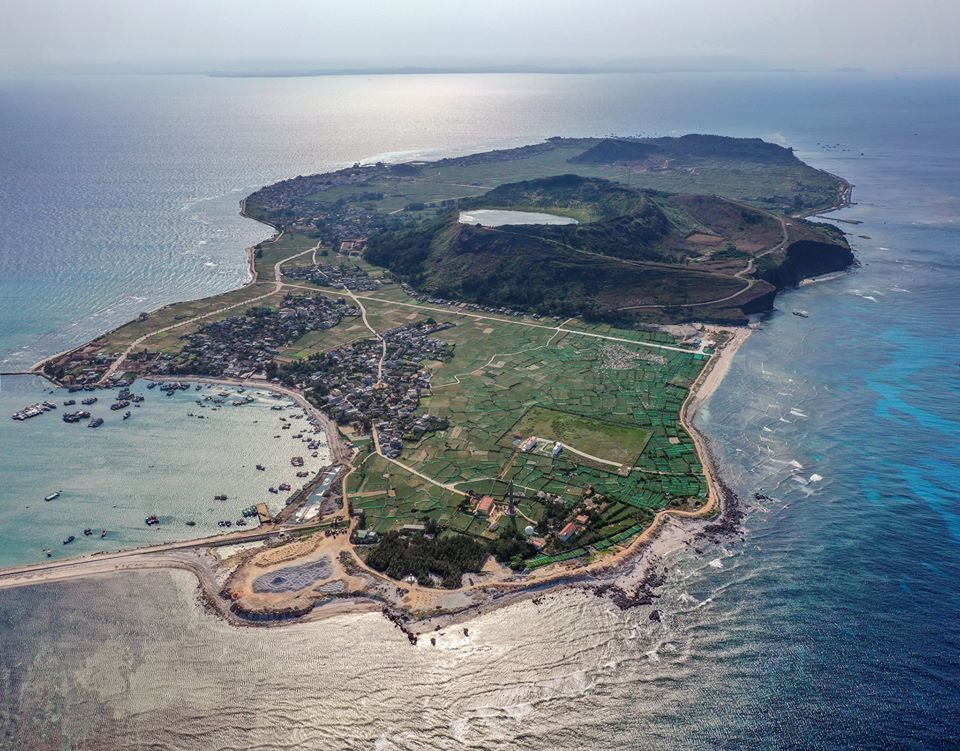 Lý Sơn nhìn từ trên cao. Ảnh: Marcus Lacey