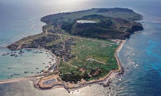 Lý Sơn nhìn từ trên cao. Ảnh: Marcus Lacey