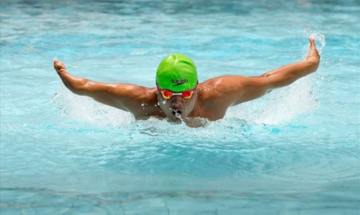 Vượt lên những nghiệt ngã cuộc đời, anh Nguyễn Hồng Lợi đã trở thành vận động viên bơi lội chuyên nghiệp. Ảnh: Nhân vật cung cấp