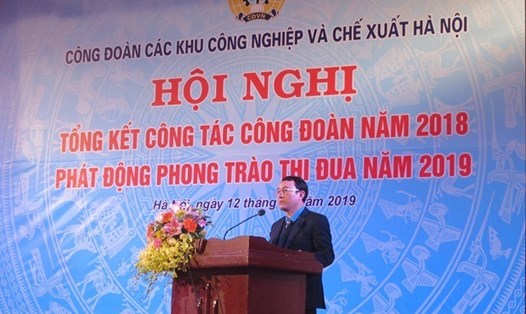 Ông Đinh Quốc Toản - Chủ tịch CĐ các KCN-CX Hà Nội - đã phát động phong trào thi đua năm 2019. Ảnh: Xuân Trường
