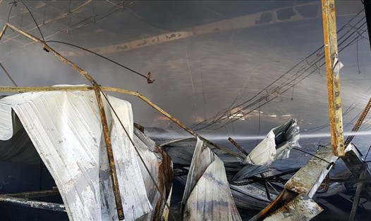 Hiện trường sau hỏa hoạn tại Nhà máy May Nhà Bè - Sóc Trăng sáng ngày 25.11 (ảnh Nhật Hồ)