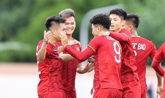 Các cầu thủ U22 Việt Nam ăn mừng bàn thắng mở tỉ số. Ảnh: G.A