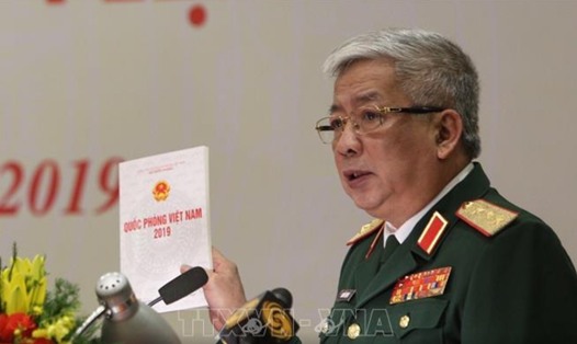 Thượng tướng Nguyễn Chí Vịnh, Thứ trưởng Bộ Quốc phòng giới thiệu Sách trắng Quốc phòng Việt Nam 2019. Ảnh: TTXVN