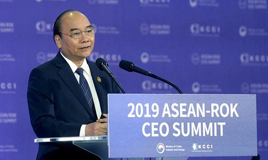 Thủ tướng Nguyễn Xuân Phúc phát biểu tại Hội nghị thượng đỉnh CEO ASEAN - Hàn Quốc. Ảnh: VGP