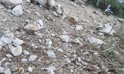 Đất đá sạt lở do động đất tại Trùng Khánh, Cao Bằng. Ảnh: Đài PTTH Trùng Khánh.