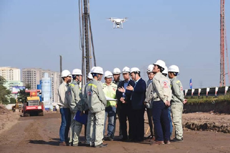 Giao ban triển khai công tác thi công ngay tại chân công trình.