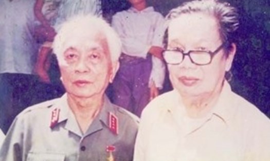 Đại tướng Võ Nguyên Giáp với ông Nguyễn Tạo. Ảnh: T.L
