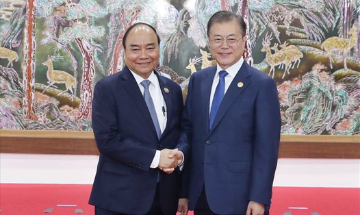 Thủ tướng Nguyễn Xuân Phúc và Tổng thống Hàn Quốc Moon Jae-in. Ảnh: VGP
