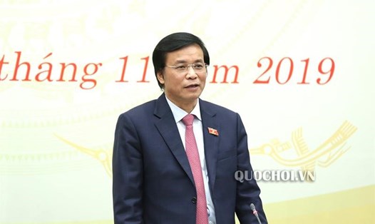 Tổng Thư ký Quốc hội, Chủ nhiệm Văn phòng Quốc hội Nguyễn Hạnh Phúc giải đáp câu hỏi của báo chí liên quan đến nhân sự ngành y tế.