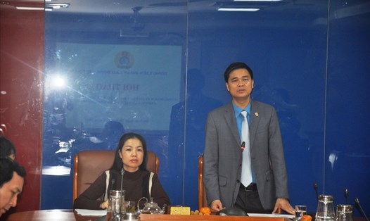 Phó Chủ tịch Tổng Liên đoàn Lao động Việt Nam Ngọ Duy Hiểu phát biểu tại Hội thảo.