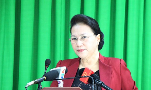 Chủ tịch Quốc hội Nguyễn Thị Kim Ngân trả lời cử tri phường An Hội. ảnh: TR.L