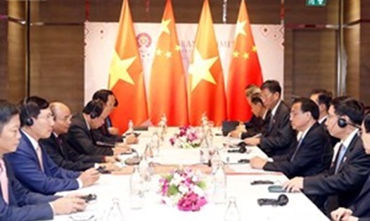 Thủ tướng Nguyễn Xuân Phúc gặp Thủ tướng Quốc vụ viện Trung Quốc Lý Khắc Cường. Ảnh: VGP.