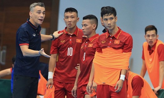 HLV MIguel Rodrigo sẽ thôi dẫn dắt tuyển futsal Việt Nam và đã được VFF thông qua. Ảnh: TSB