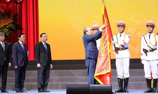 Thủ tướng Chính phủ Nguyễn Xuân Phúc trao tặng Huân chương Lao động hạng Nhất cho Bộ KHCN.