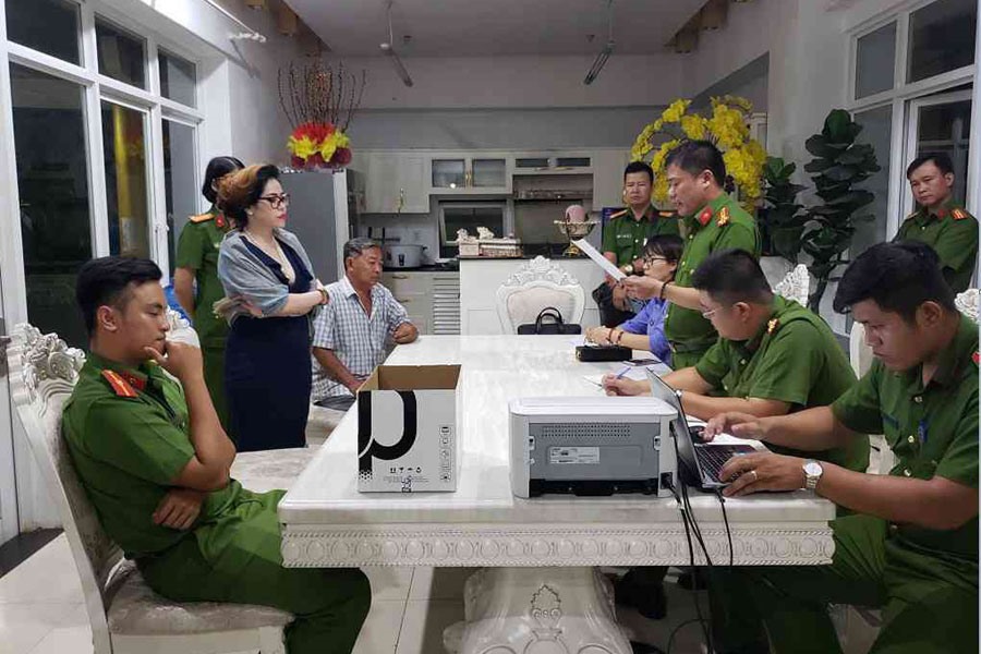 Cơ quan điều tra đọc lệnh bắt giám đốc Công ty Angel Lina.