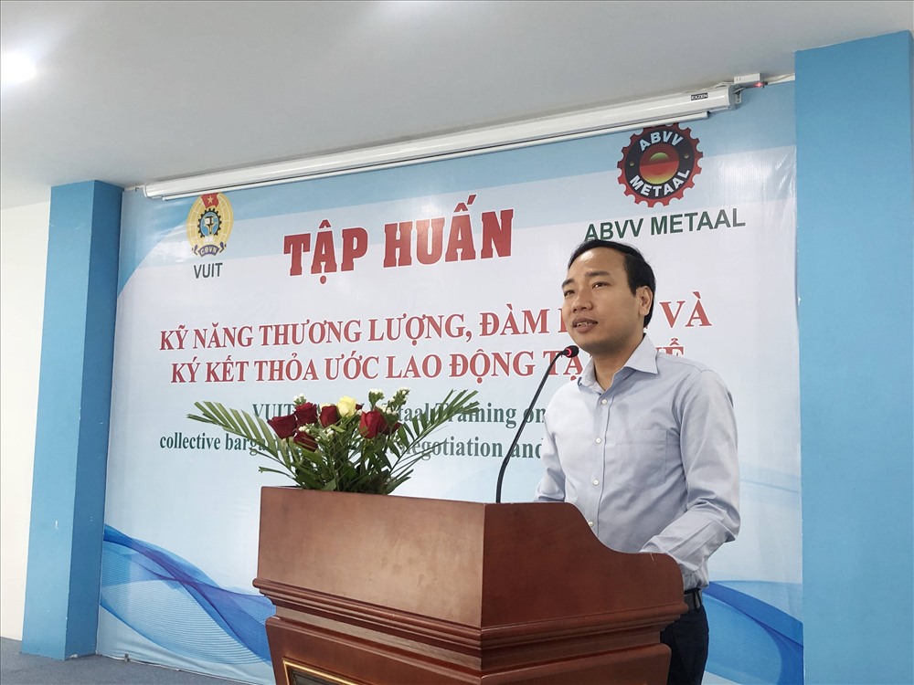 Đồng chí Trần Quang Huy, Uỷ viên Đoàn Chủ tịch Tổng LĐLĐVN, Chủ tịch Công đoàn Công Thương Việt Nam phát biểu tại buổi tập huấn. Ảnh: T.T