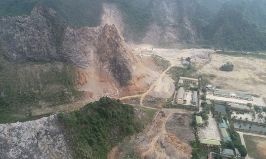 Mỏ đá Hang Luồn do Công an Quảng Ninh quản lý nhưng đã giao cho tư nhân khai thác từ vài năm nay. Ảnh: T.N.D