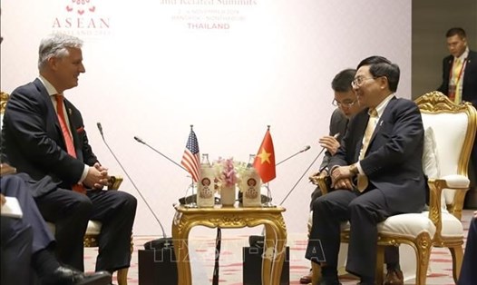Phó Thủ tướng, Bộ trưởng Ngoại giao Phạm Bình Minh tiếp Cố vấn an ninh quốc gia Mỹ Robert O'Brien. Ảnh: TTXVN.